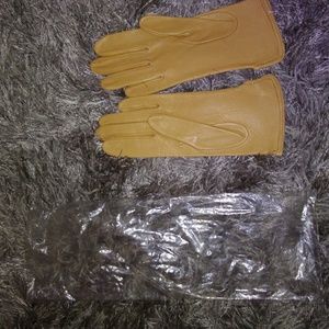 Saks 5th Avenue ladies gloves